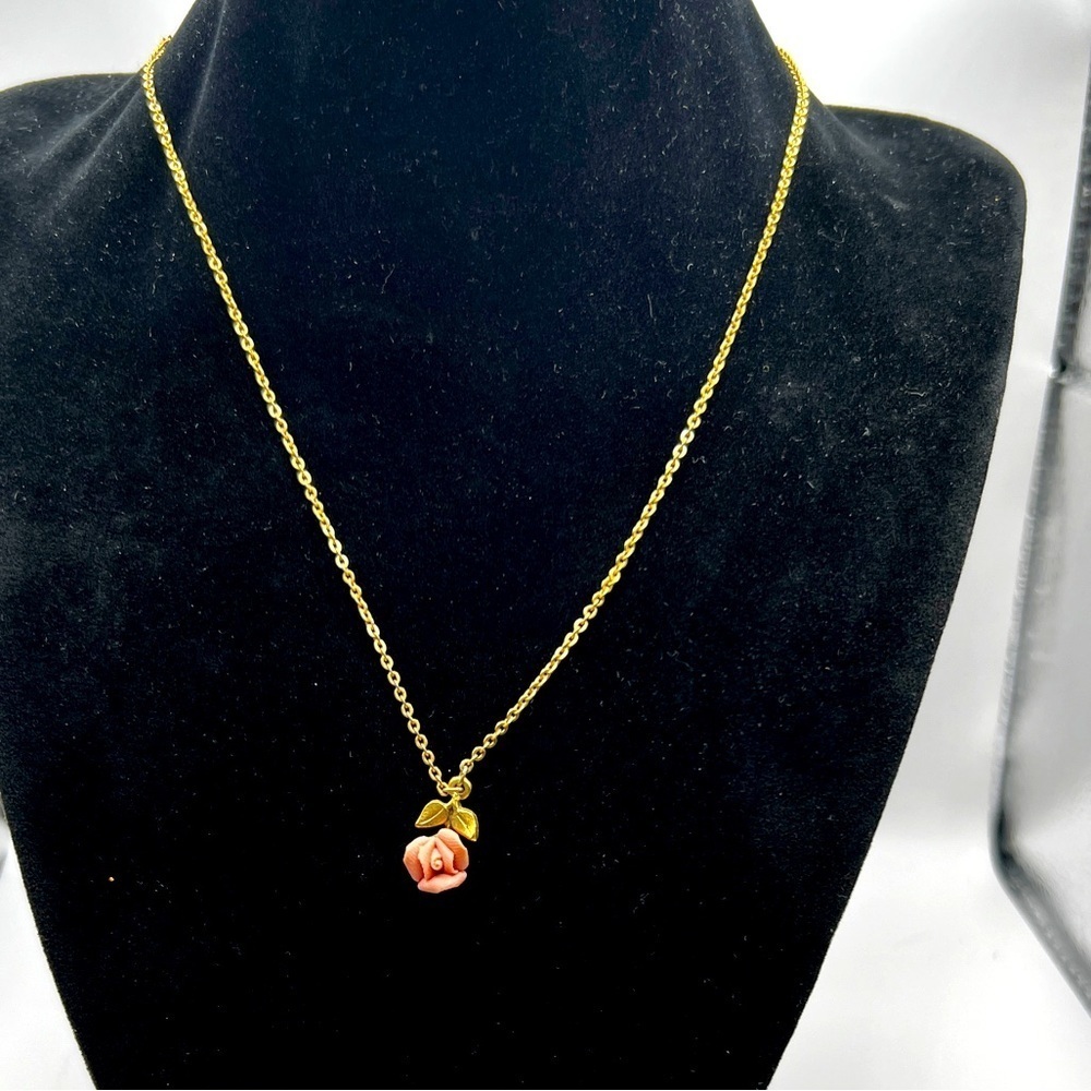 Vintage 1928 Pink Porcelain Rose Pendant gold tone necklace